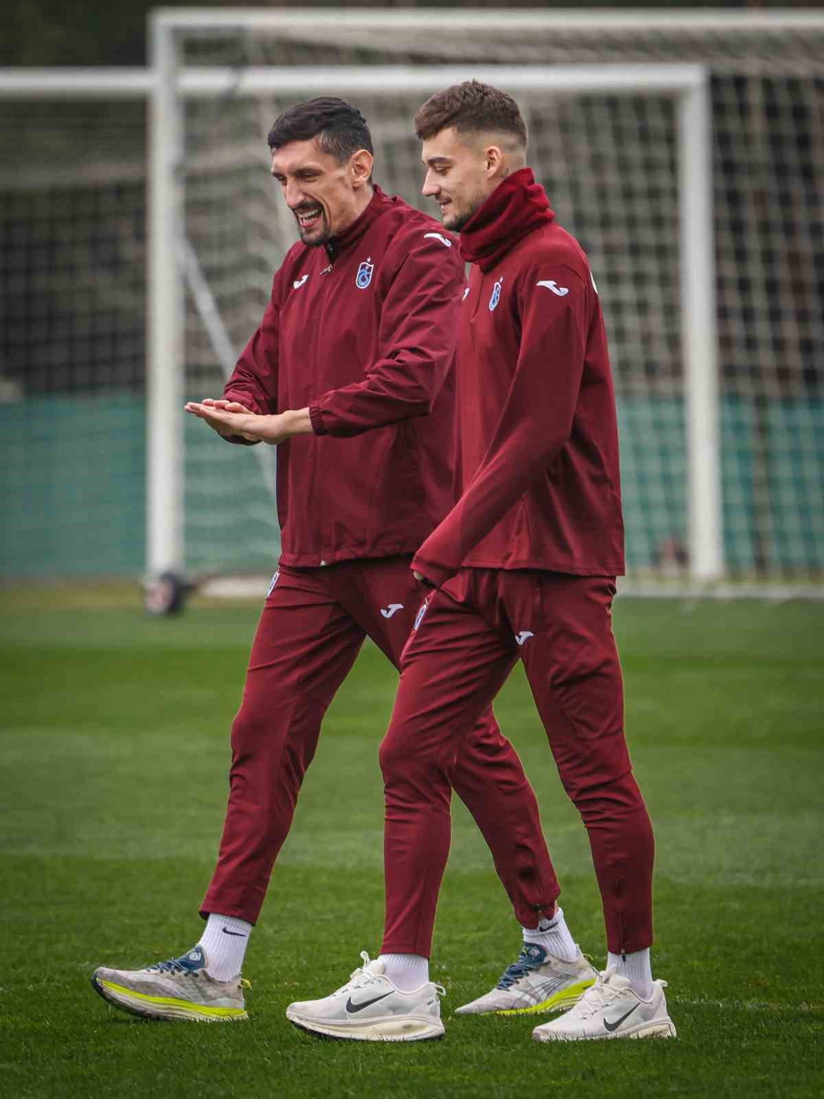 Trabzonspor ara vermeden Eyüpspor maçı hazırlıklarına başladı 8 trabzonspor ara vermeden eyupspor maci hazirliklarina basladi 4 lj1OR2Ad