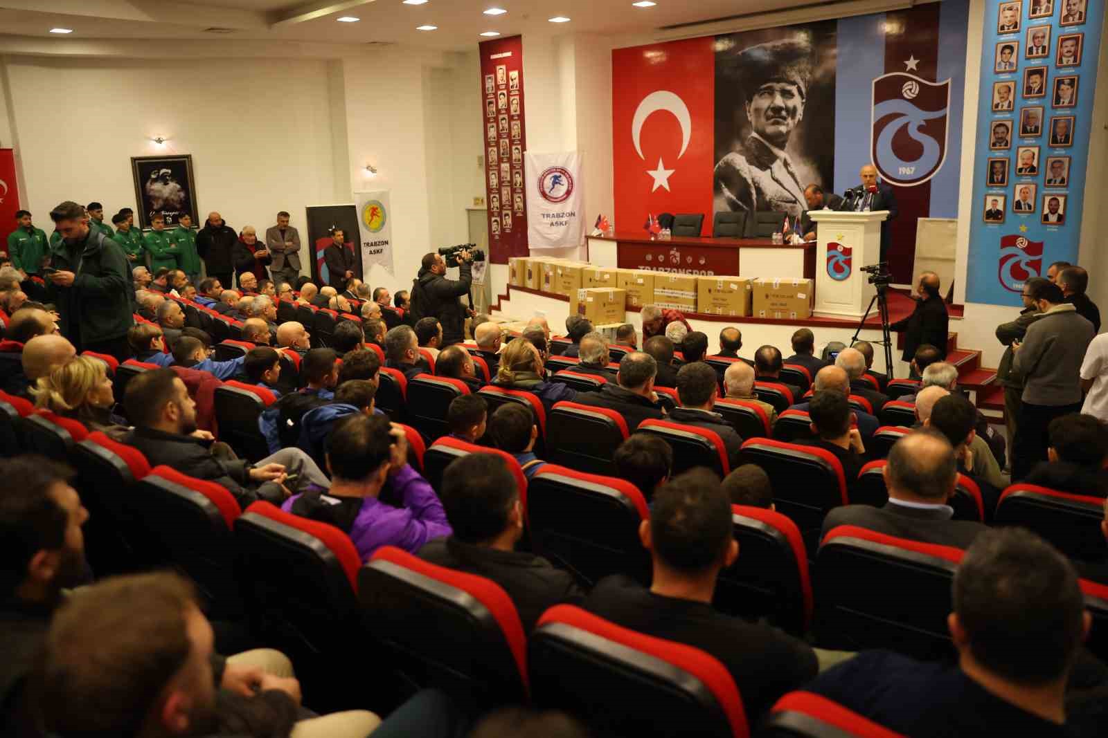trabzonspor baskani ertugrul dogan amator kuluplere malzeme yardim torenine katildi 2 WLwNDlwY