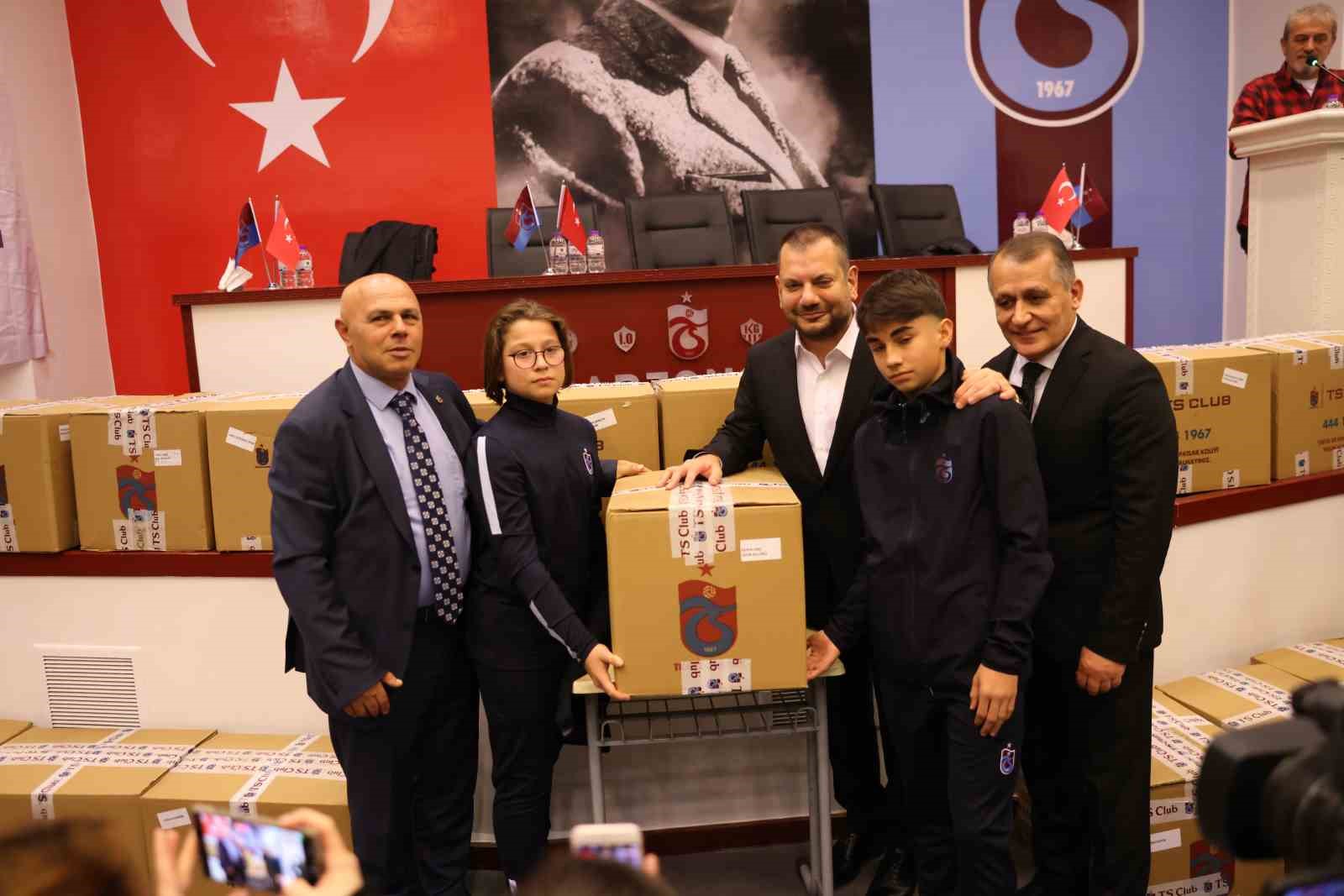 trabzonspor baskani ertugrul dogan amator kuluplere malzeme yardim torenine katildi 4 fQOtJJvE