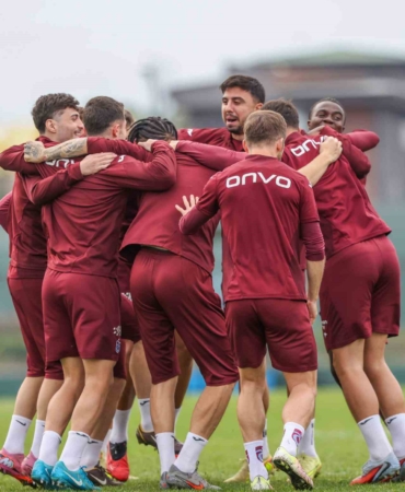 trabzonspor-besiktas-maci-oncesi-kenetlendi-xqPJVqm6.jpg