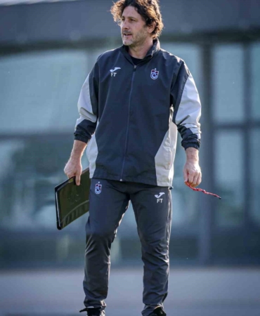trabzonspor-fatih-tekke-yonetiminde-cikisini-surduruyor-SYZVXiJA.jpg