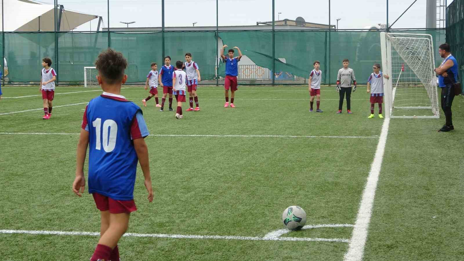 trabzonspor futbol okullari yaz kampi basladi 0 KMcG88Cn