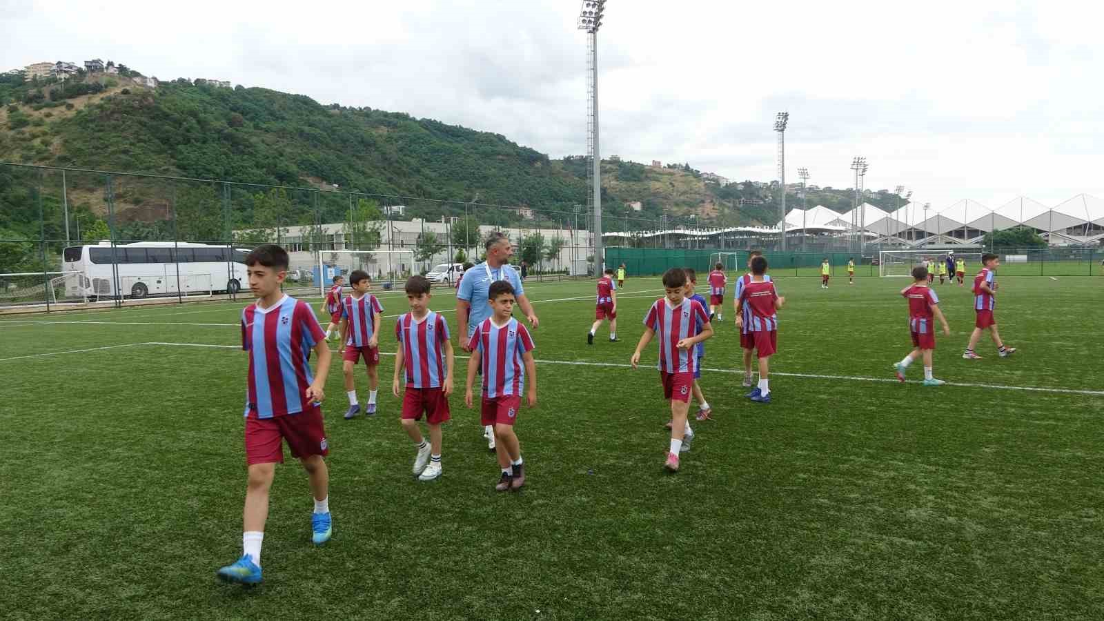trabzonspor futbol okullari yaz kampi basladi 3 1i86UEcd