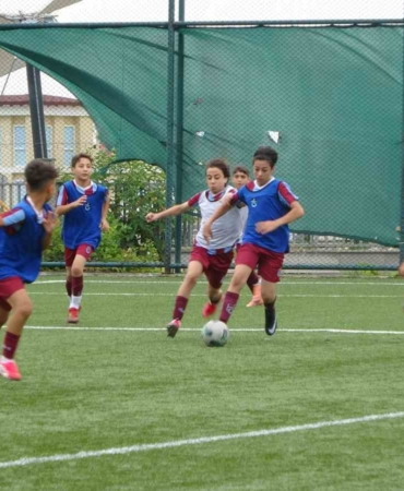 trabzonspor-futbol-okullari-yaz-kampi-basladi-Drhxbx9V.jpg