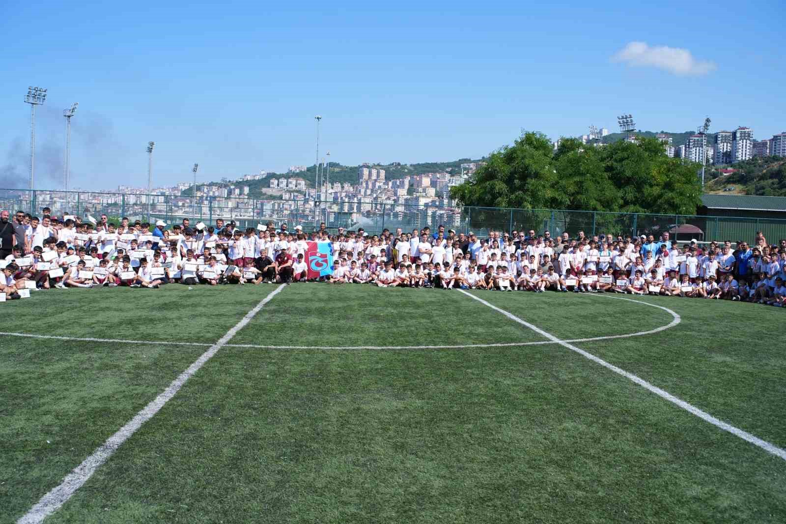 trabzonspor futbol okullari yaz kampi sona erdi 1 WJlIQwk3