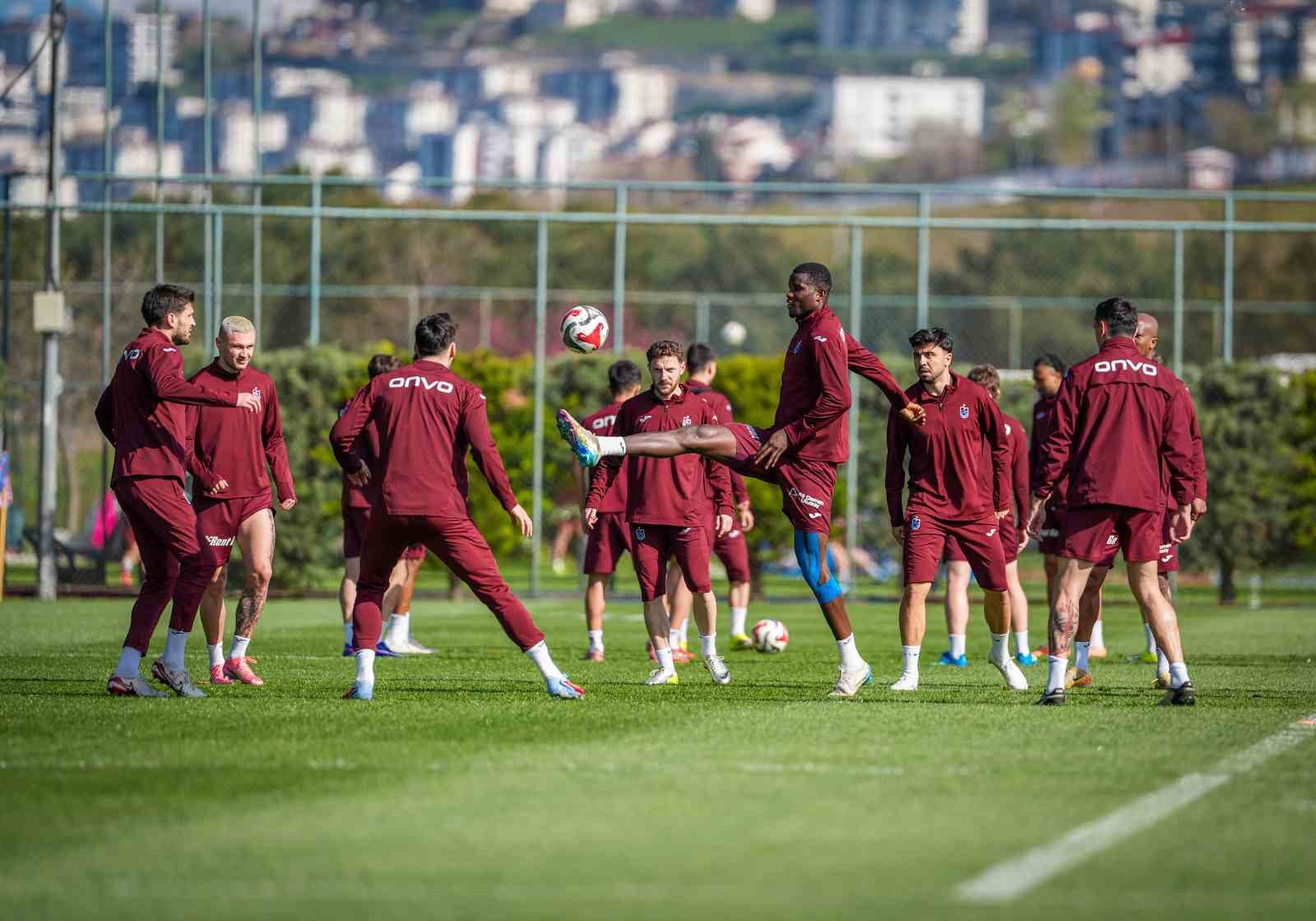 Trabzonspor ile Başakşehir 36. randevuda 4 trabzonspor ile basaksehir 36 randevuda 0 ZafUTOqS