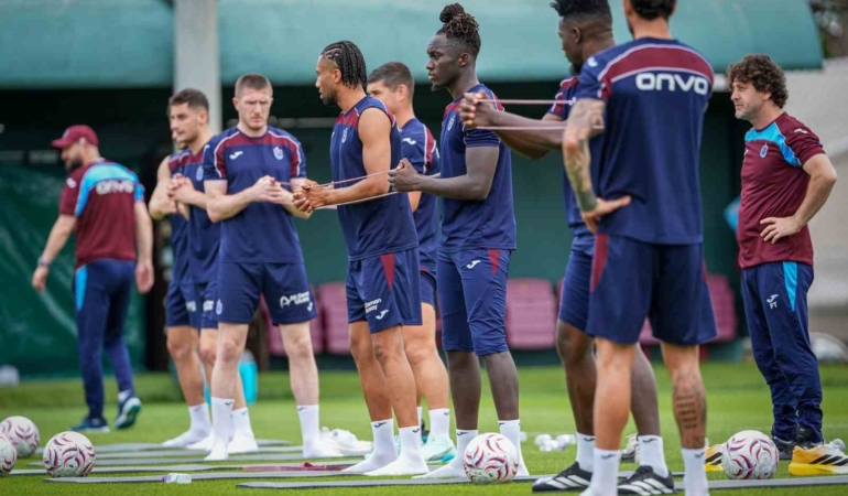 trabzonspor-onuachu-disinda-tam-kadroya-yaklasti-8HmMRkN2.jpg