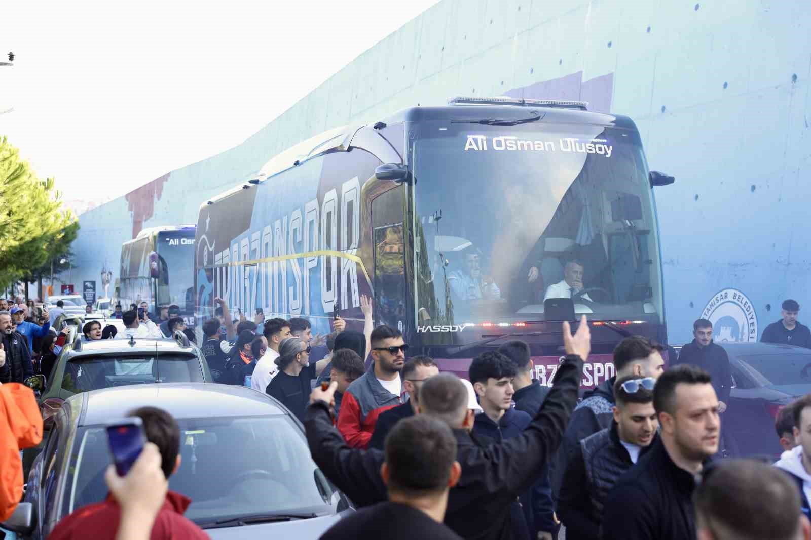 trabzonspor taraftari takimini rize deplasmanina ugurladi 0 ruHLnMgz