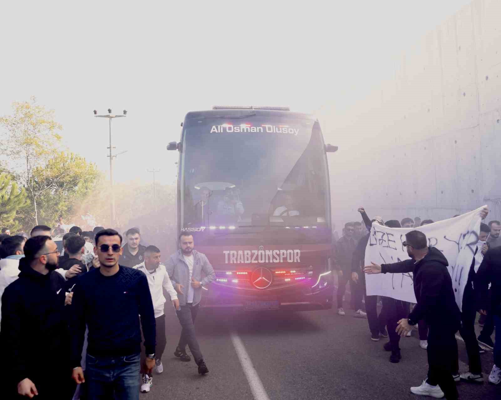 trabzonspor taraftari takimini rize deplasmanina ugurladi 1