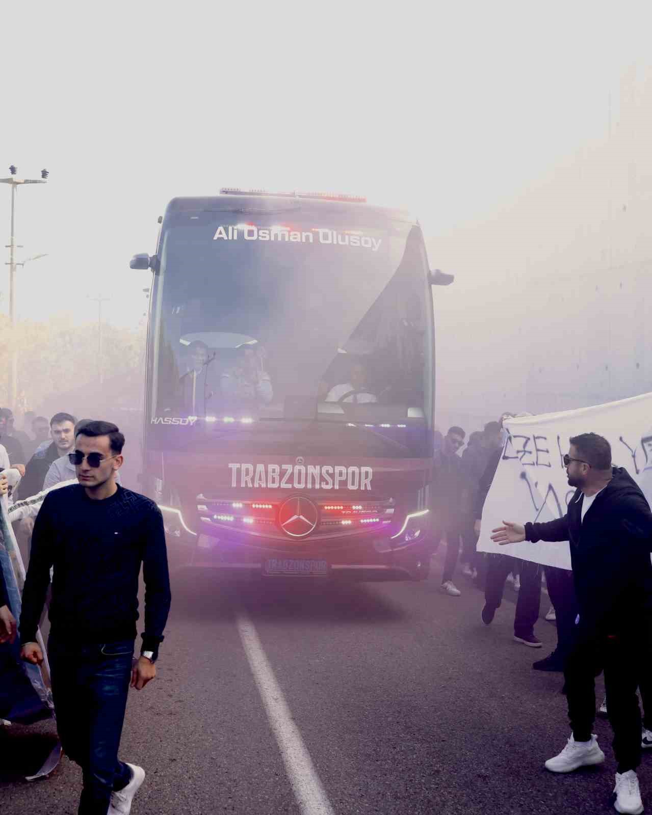 trabzonspor taraftari takimini rize deplasmanina ugurladi 6 iTjyELmM
