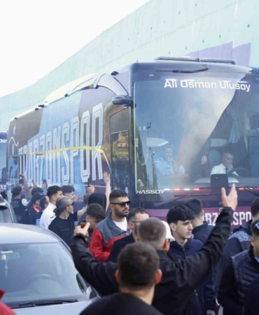 trabzonspor-taraftari-takimini-rize-deplasmanina-ugurladi-qSaR7qQn.jpg