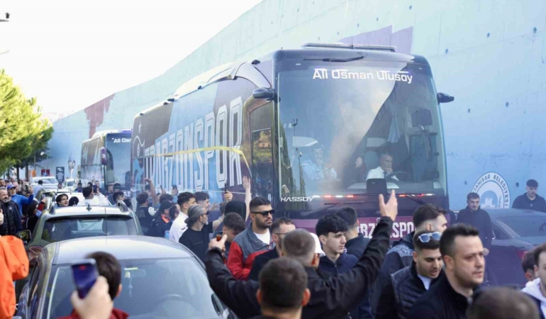 trabzonspor-taraftari-takimini-rize-deplasmanina-ugurladi-qSaR7qQn.jpg