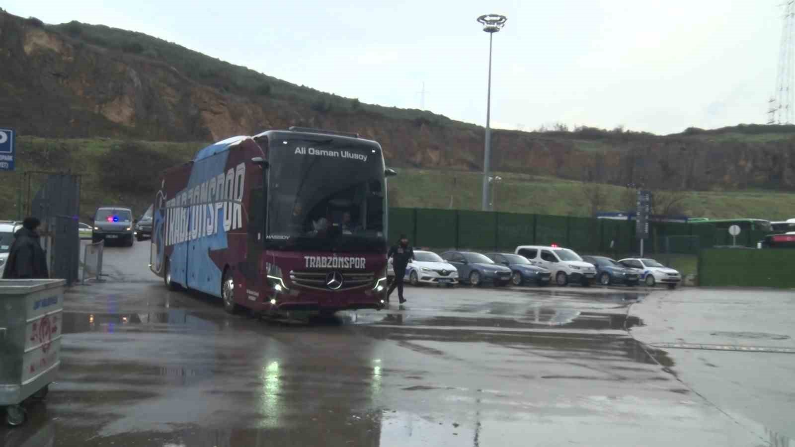 trabzonspor ve kocaelispor stadyuma giris yapti 3 qMerT9KV