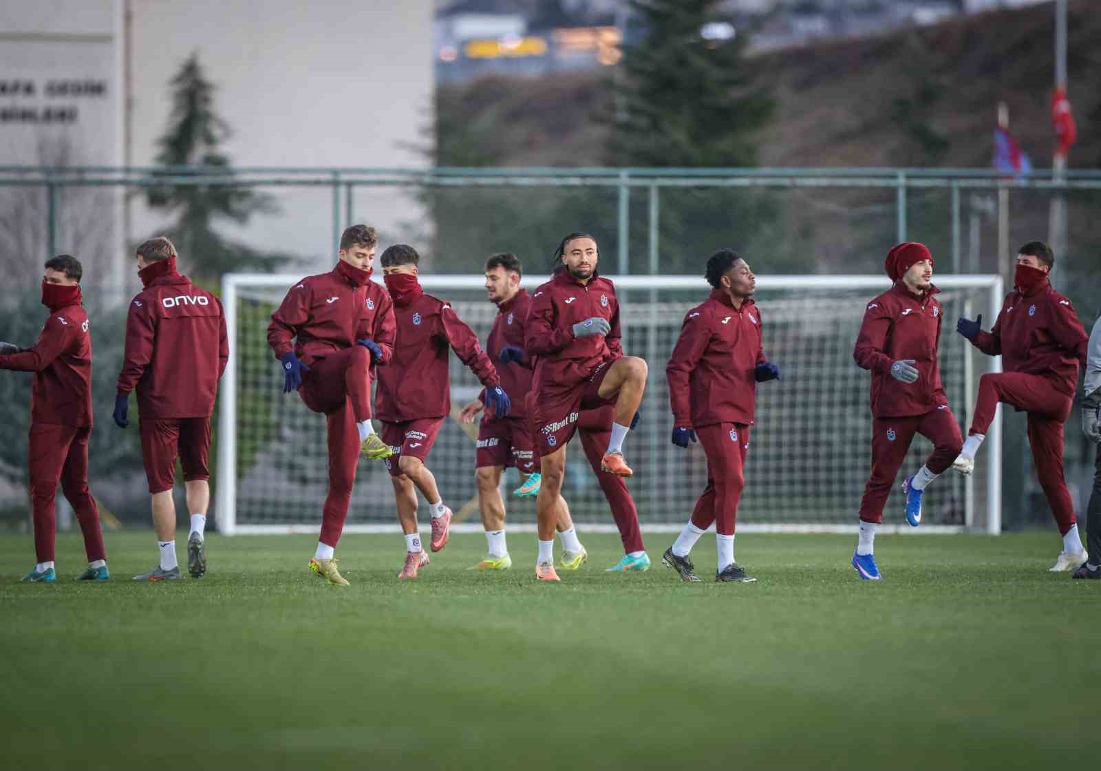 trabzonspor yeni yilin ilk antrenmanini yapti 1 fyMBnKMs