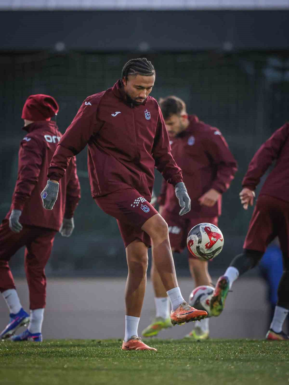 trabzonspor yeni yilin ilk antrenmanini yapti 4