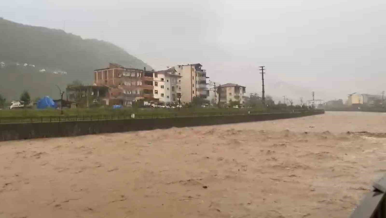 trabzonun arakli ilcesinde siddetli yagis 0 skNs82gP
