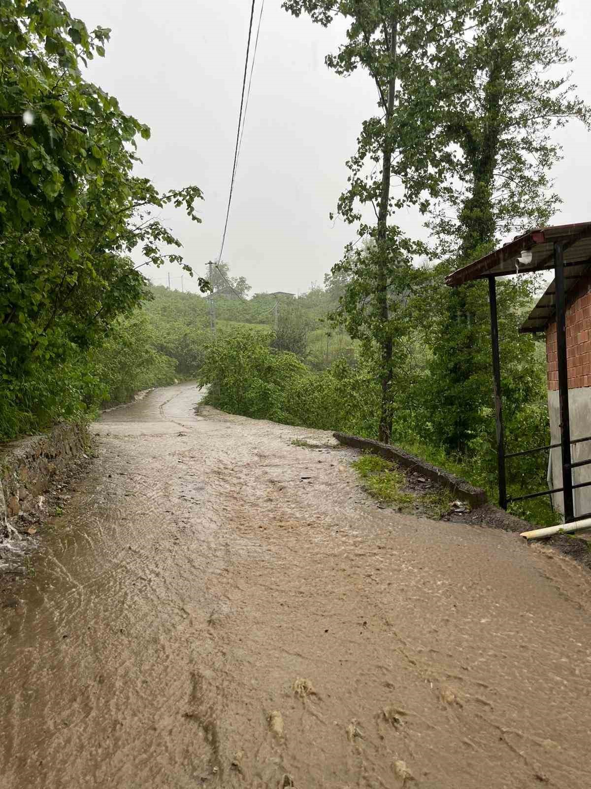 trabzonun arakli ilcesinde siddetli yagis 4 kcidRLq2