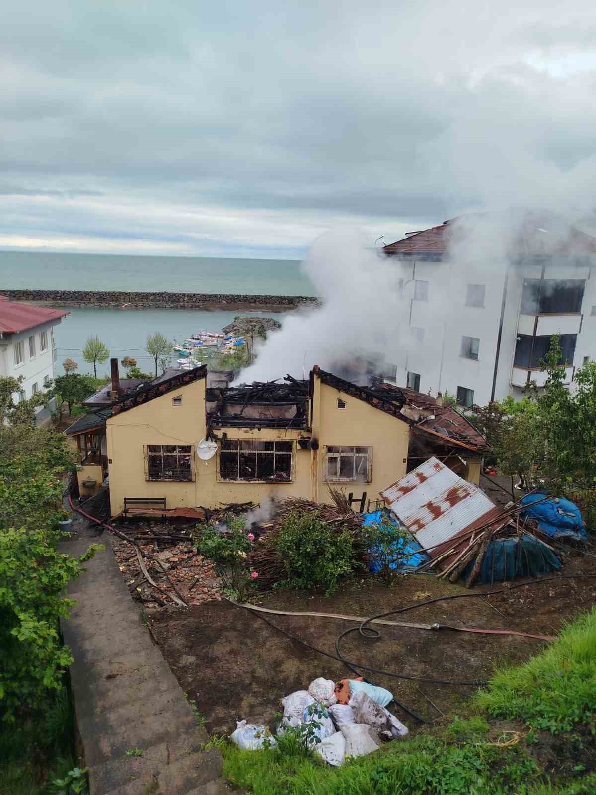 trabzonun arakli ilcesinde yanginda 25 ton findik kul oldu 0 t9EZm1AK