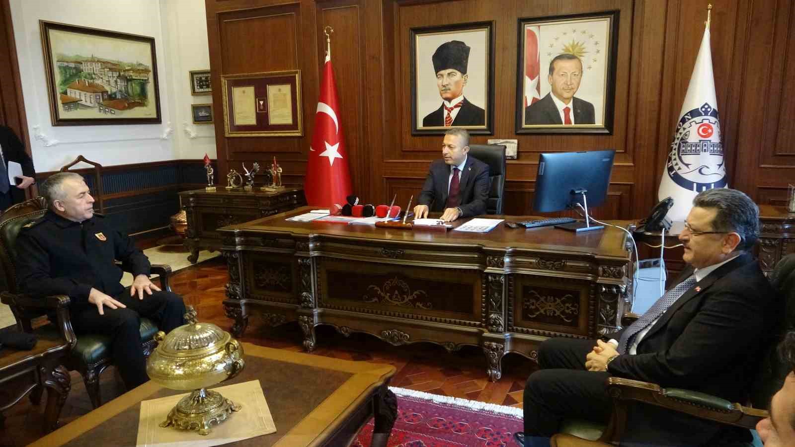 trabzonun yeni valisi tahir sahin goreve basladi 1 rMCHV2iu