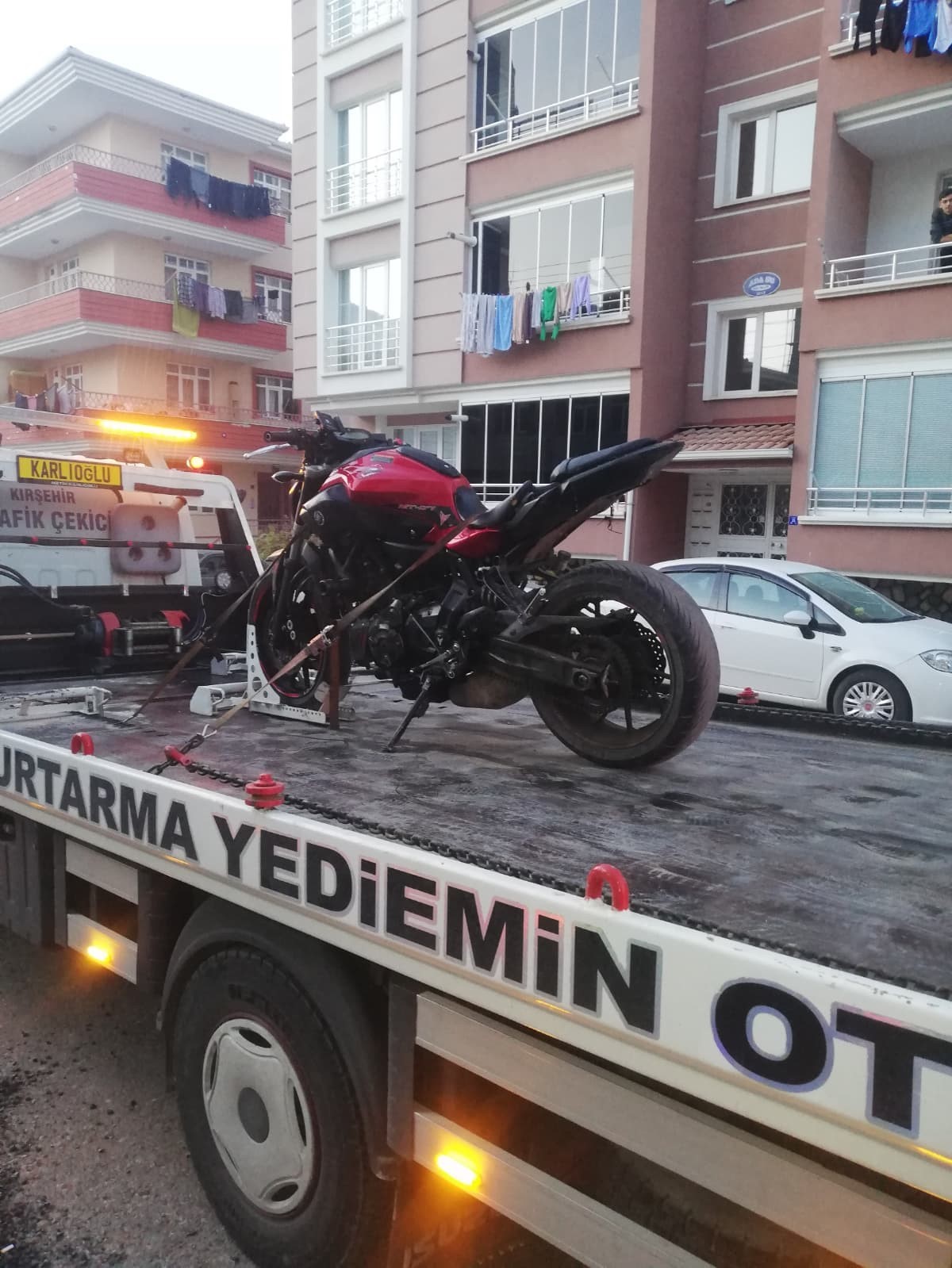 trafigi tehlikeliye dusuren motosikletliye 61 bin tl ceza uygulandi 1 dIuX5ELW