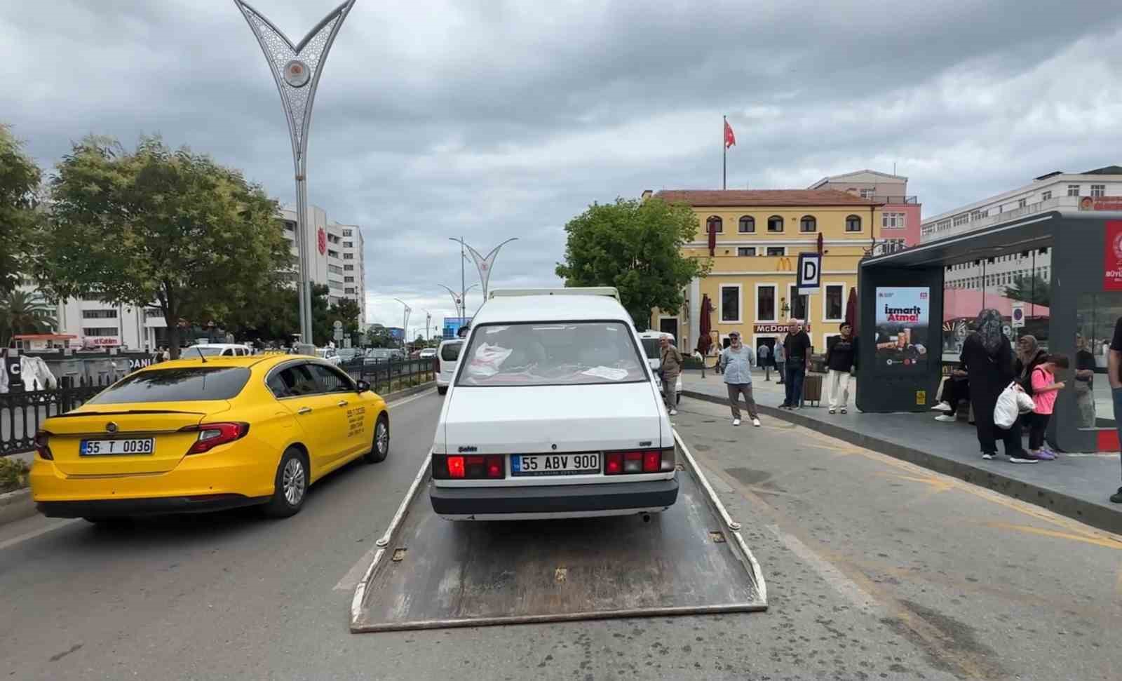 trafik denetimini gorunce anayolda geri geri kacti motorize polis yakaladi 1 uLnHDakt