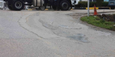 trafik-isiklarinda-beklerken-yolu-betonla-kaplayan-mikser-surucusune-ceza-uygulandi-p8H46rdg.jpg