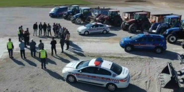 trafik-jandarmasindan-reflektor-tak-gorunur-ol-egitimi-ai3C1KZK.jpg