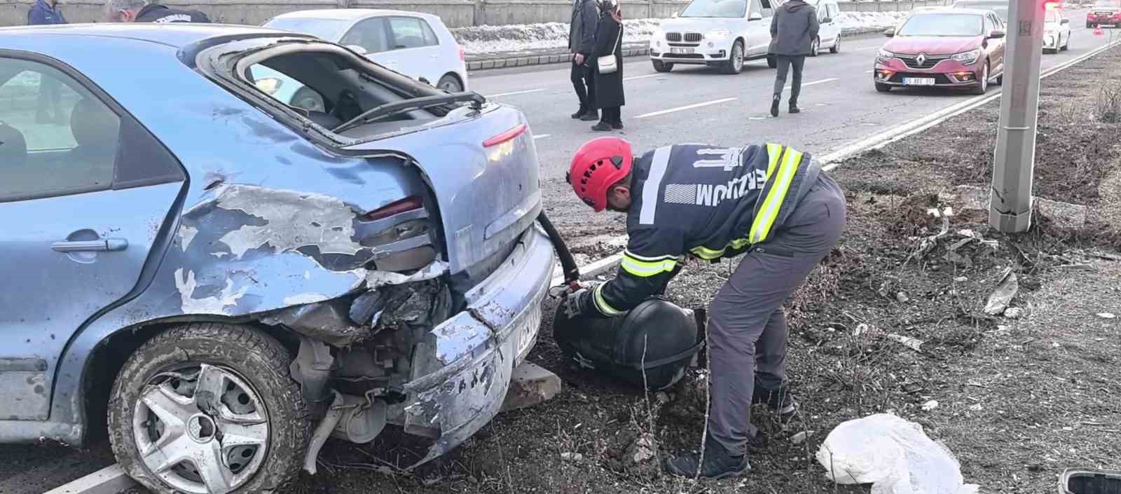 trafik kazasi sonrasi aractan kopan lpg tanki korku dolu anlar yasatti 0 rWmgjZwB
