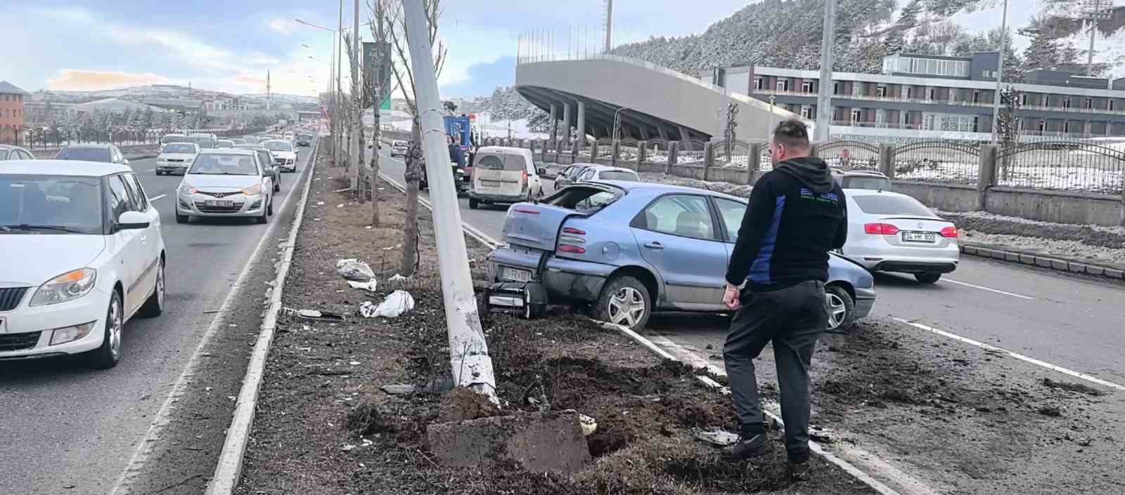 trafik kazasi sonrasi aractan kopan lpg tanki korku dolu anlar yasatti 3 6hY5cwTt