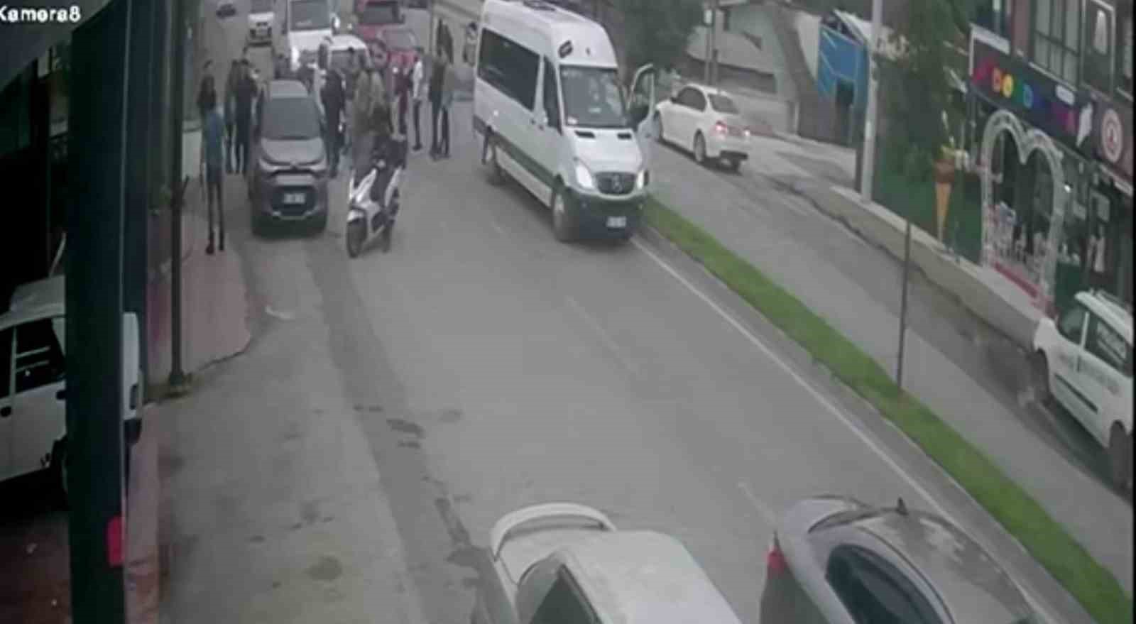 trafik kazasi sonrasi cikan kavgaya tazyikli su mudahalesi 2 I8ebFPGv