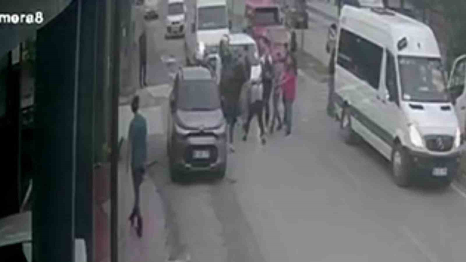 trafik kazasi sonrasi cikan kavgaya tazyikli su mudahalesi 5 uJyaZmBf