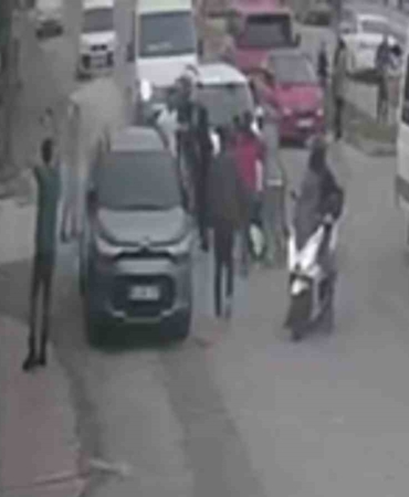 trafik-kazasi-sonrasi-cikan-kavgaya-tazyikli-su-mudahalesi-ajard4Fe.jpg