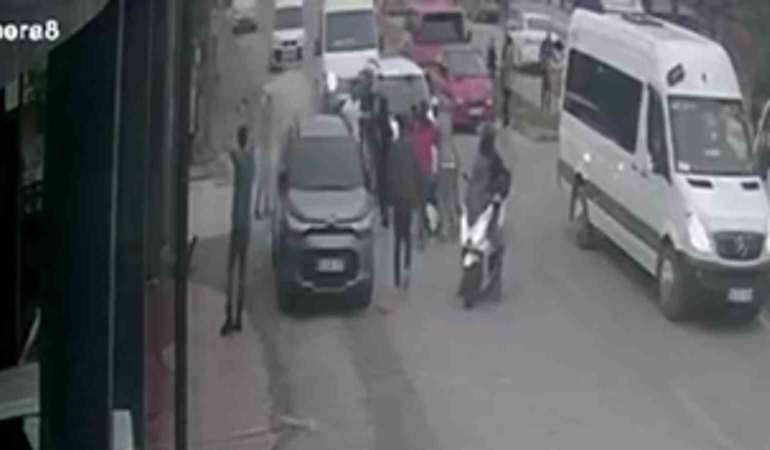 trafik-kazasi-sonrasi-cikan-kavgaya-tazyikli-su-mudahalesi-ajard4Fe.jpg