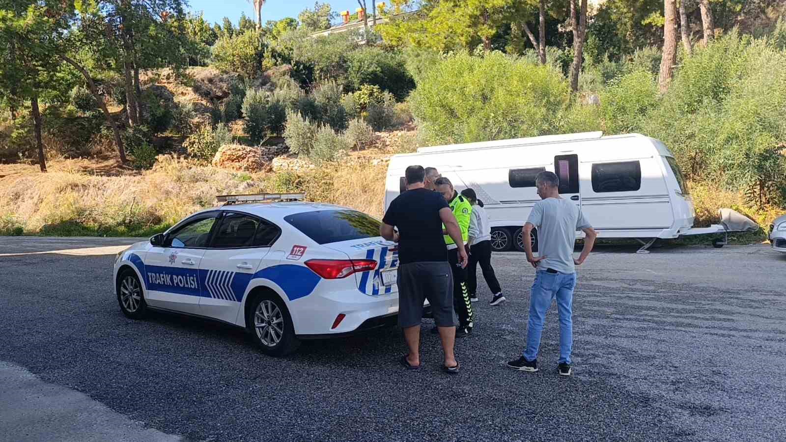 trafik kazasinda 9 aylik bebek hastaneye kaldirildi 4 uzln8WOi