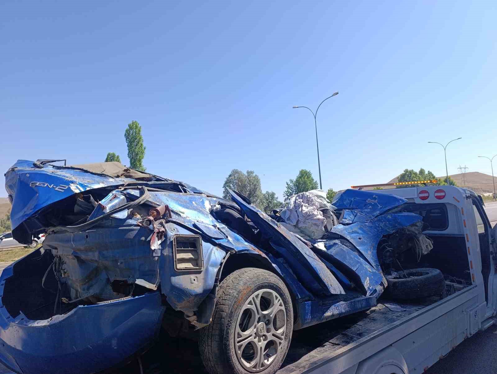 trafik kazasinda anne ve baba oldu 8 aylik bebek agir yaralandi 0 5u5ZWNjt