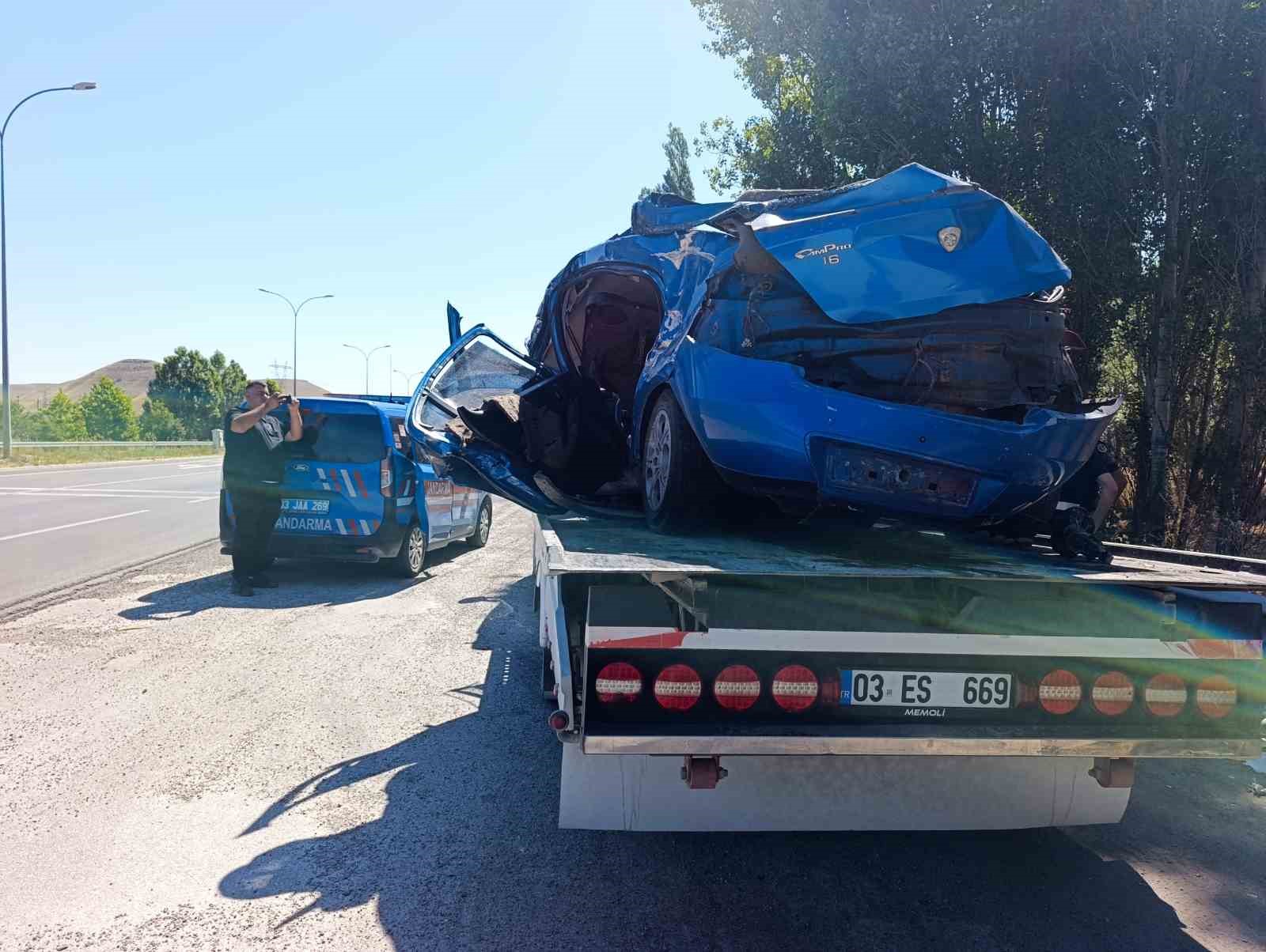 trafik kazasinda anne ve baba oldu 8 aylik bebek agir yaralandi 1 pINlu2w7