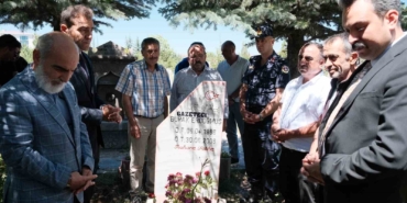 trafik-kazasinda-hayatini-kaybeden-genc-gazeteci-mezari-basinda-anildi-wDSTT1B5.jpg