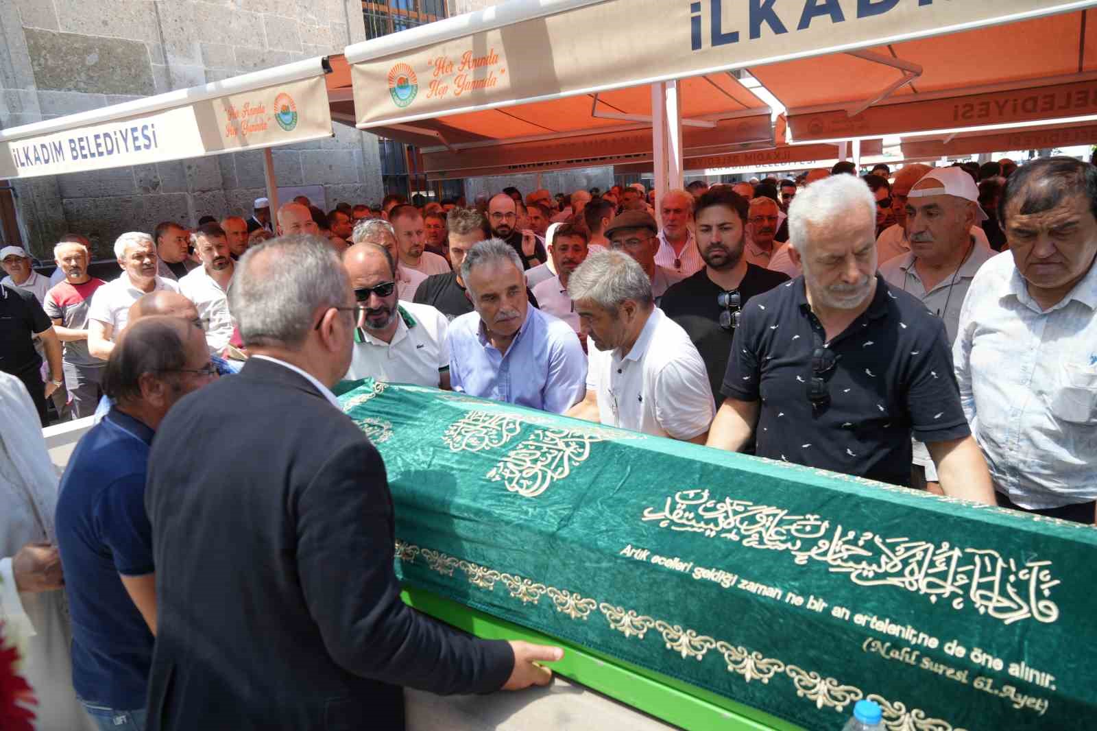 trafik kazasinda hayatini kaybeden genc motosikletci son yolculuguna ugurlandi 0 SFkUEUc8