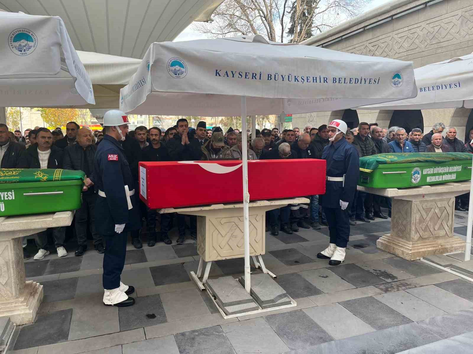 trafik kazasinda hayatini kaybeden genc ustegmen topraga verildi 1