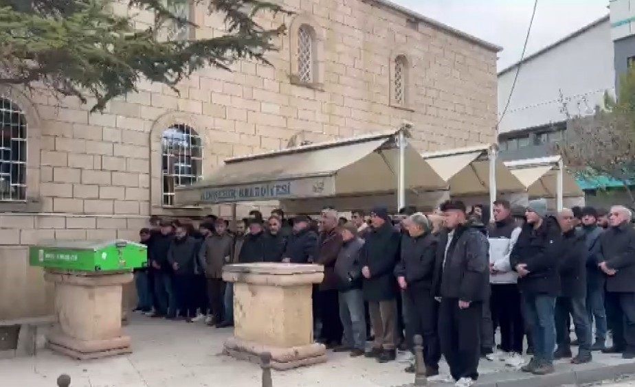 trafik kazasinda hayatini kaybeden gencin amcasi kazanin oldugu cukur saatler sonra kapatildi 3 QWOgrpVY