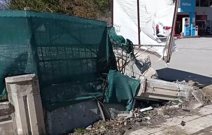 trafik kazasinda hayatini kaybeden gencin amcasi kazanin oldugu cukur saatler sonra kapatildi 4 hFCPauNr