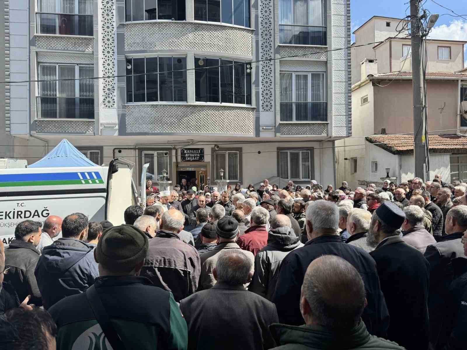 trafik kazasinda hayatini kaybeden kadin topraga verildi 0 EzRMBqY3