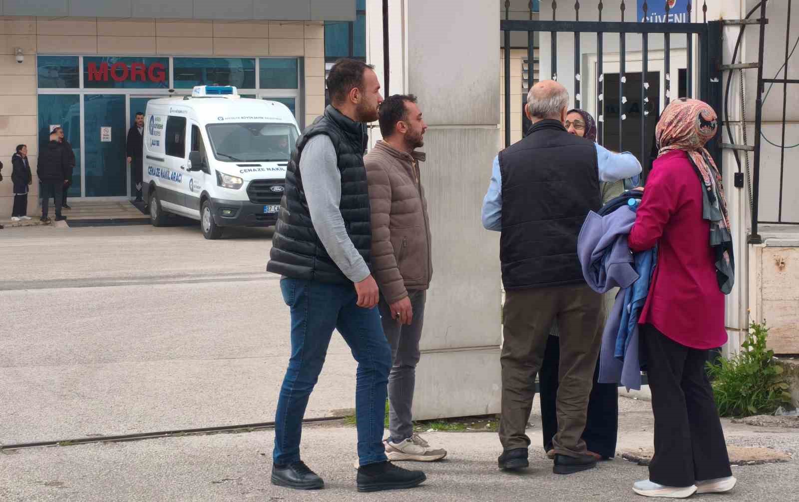 Trafik kazasında hayatını kaybeden küçük çocuğun cenazesi teslim alındı 9 trafik kazasinda hayatini kaybeden kucuk cocugun cenazesi teslim alindi 5 lfY5hjjn