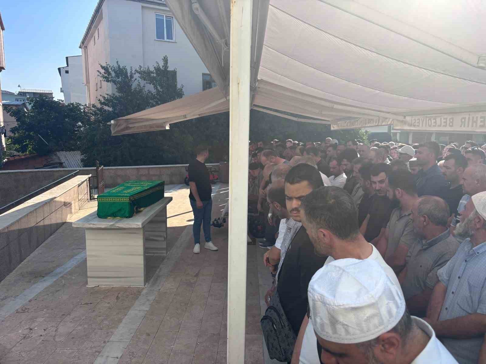 trafik kazasinda hayatini kaybeden minik kerem ali gozyaslari ile ugurlandi 2 4LEZHQ52