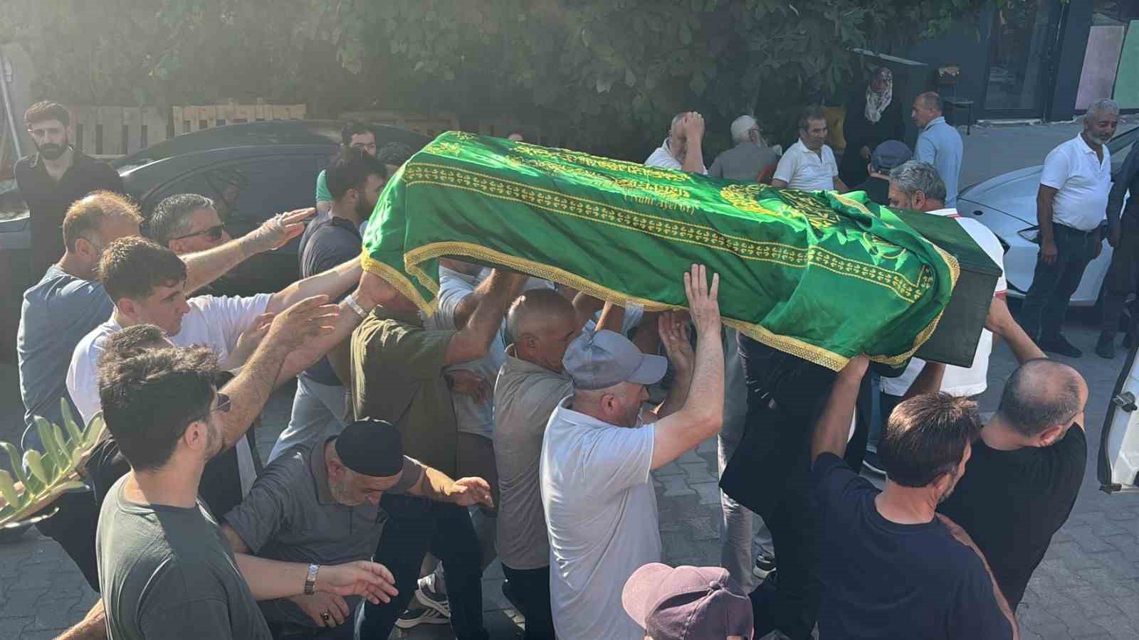 trafik kazasinda hayatini kaybeden minik kerem ali gozyaslari ile ugurlandi 5 FprRHlDs