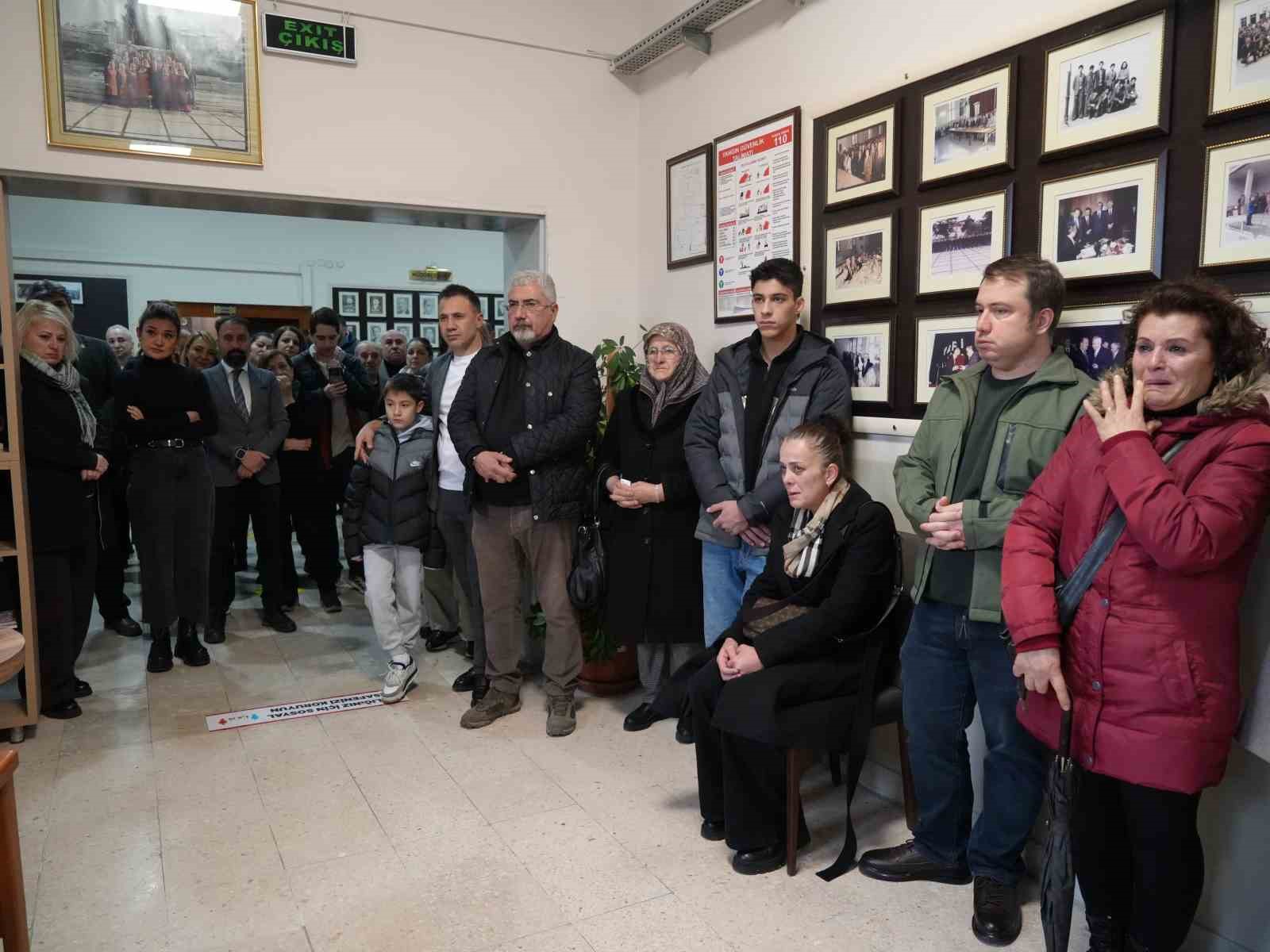 Trafik kazasında hayatını kaybeden öğrencinin adı okulundaki kütüphanede yaşatılacak 5 trafik kazasinda hayatini kaybeden ogrencinin adi okulundaki kutuphanede yasatilacak 1 FpT7j5fu