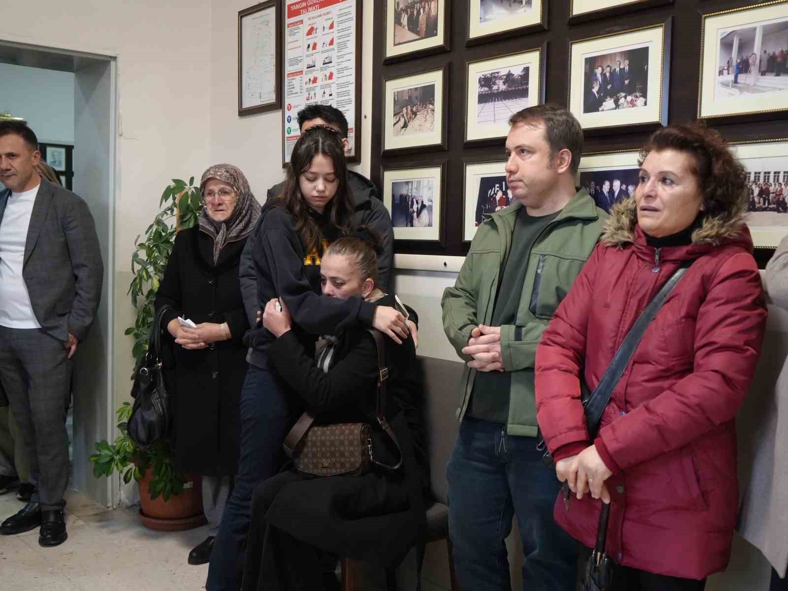 Trafik kazasında hayatını kaybeden öğrencinin adı okulundaki kütüphanede yaşatılacak 8 trafik kazasinda hayatini kaybeden ogrencinin adi okulundaki kutuphanede yasatilacak 4 i3jkvWE8