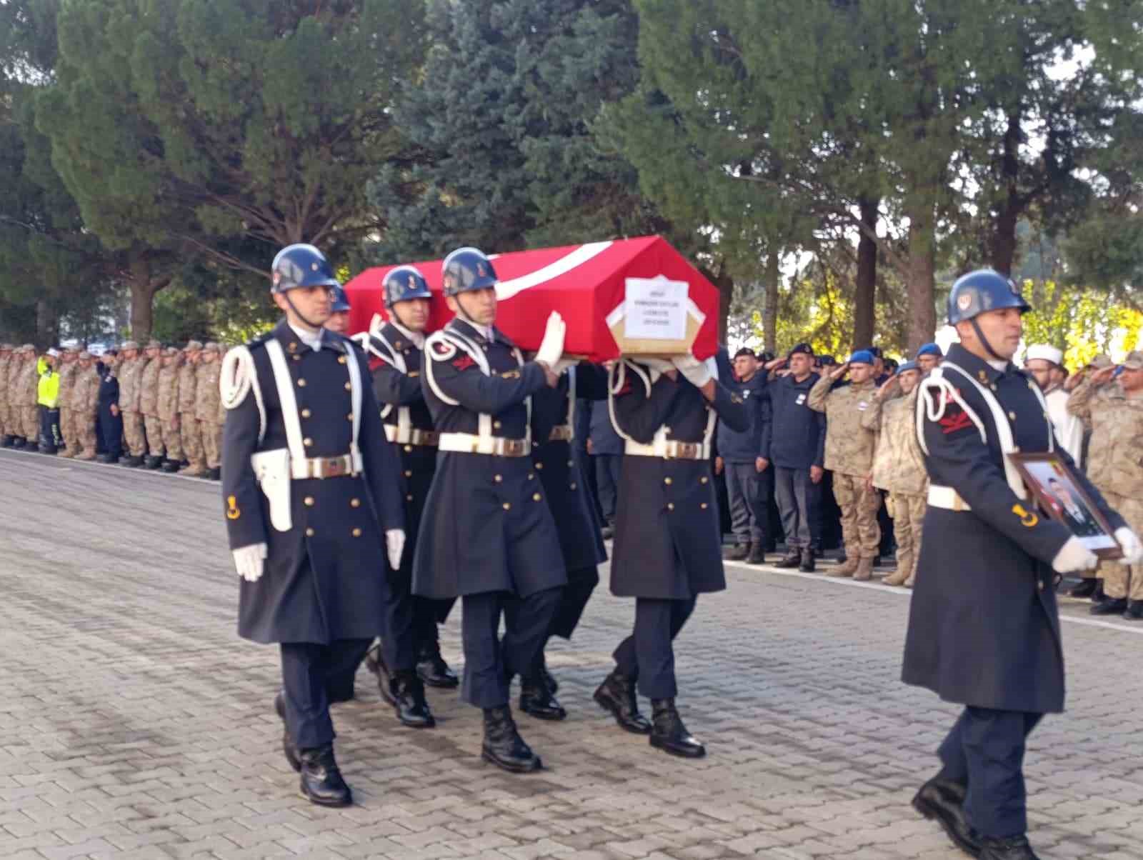 trafik kazasinda hayatini kaybeden uzman cavus icin toren duzenlendi 1 pMLQTCvz
