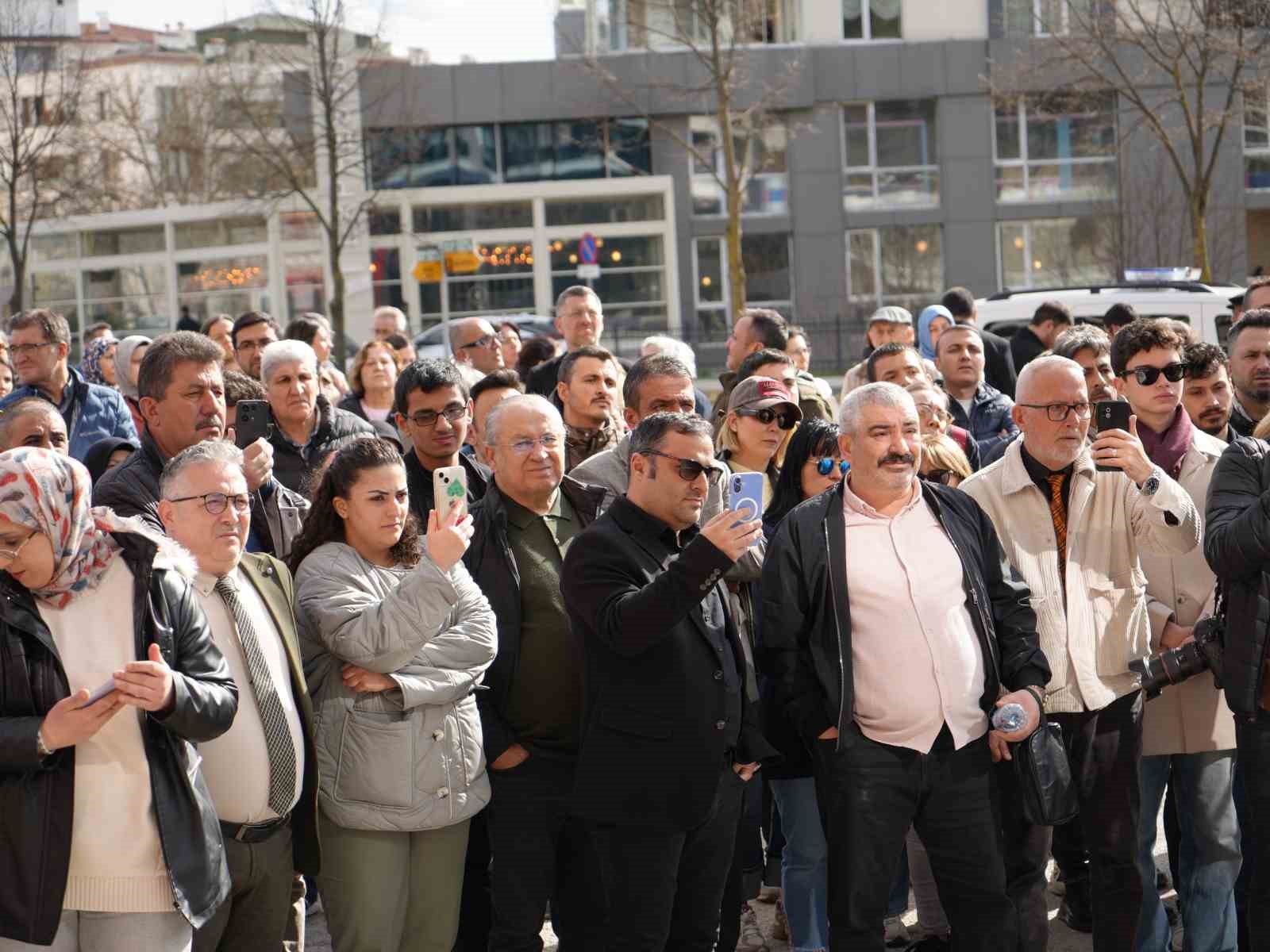 Trafik kazasında ölen 16 yaşındaki Yağmur’un acılı ailesinden bilirkişi raporuna tepki 13 trafik kazasinda olen 16 yasindaki yagmurun acili ailesinden bilirkisi raporuna tepki 9 XflsXdJt