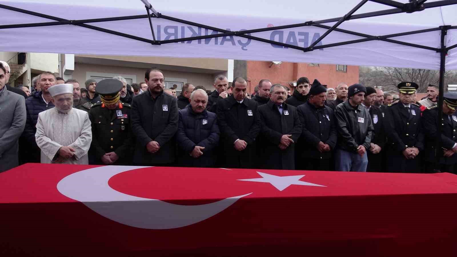trafik kazasinda sehit dusen polis memuru topraga verildi 8 LzPywZ2f